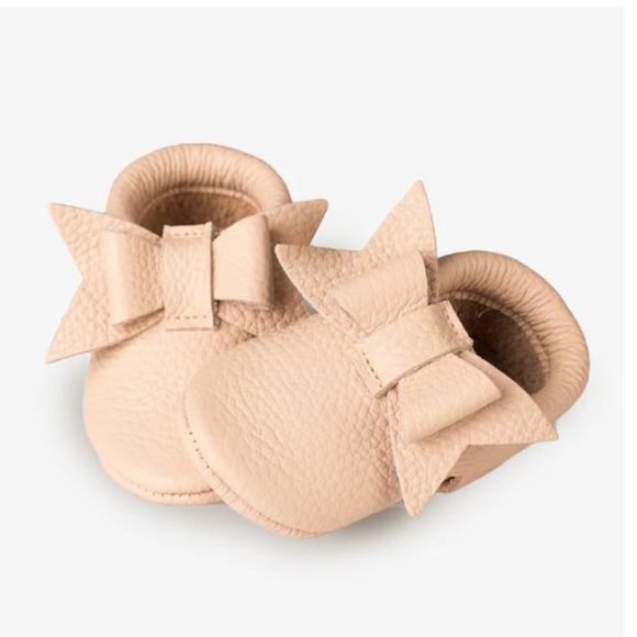 Little Bee Personalized "AYLA" Handmade Leather Bow Moccasins, Pale Pink Sz 6-9 - Picture 9 of 10